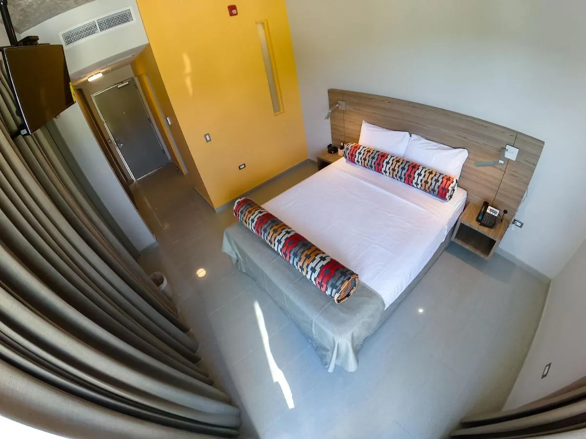 Royal Delonix Hotel Penuelas